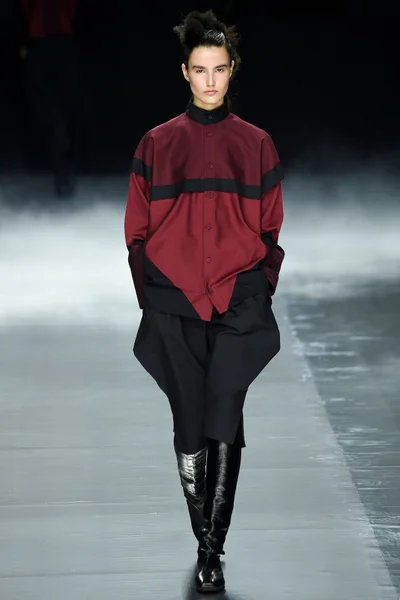 Look 16